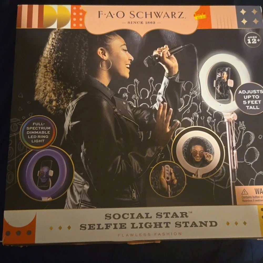 Social Star Selfie Light Stand Fao Schwarz